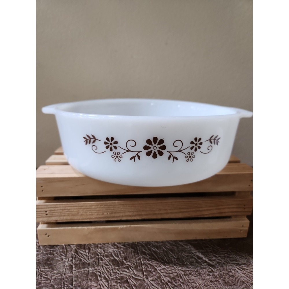 Vintage Pyrex Homestead Round Casserole Dish White Milk Glass Floral 473 1 Qt